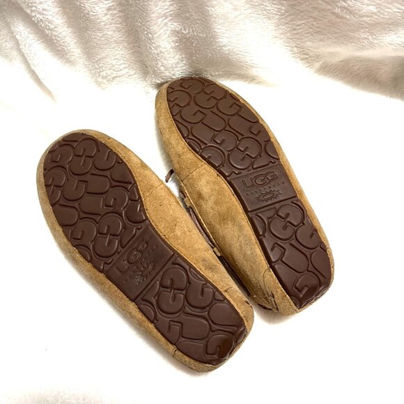 UGG Australia Womens Dakota Tan Suede Sheepskin Moccasin Slip-On Size 7 US - Picture 4 of 5